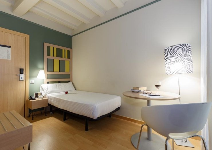 Single room ciutat barcelona hotel Single room ciutat barcelona hotel