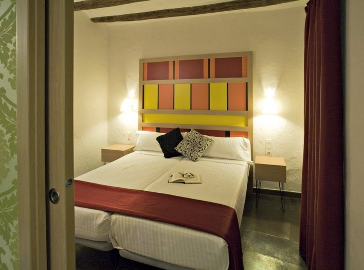 Two-bedroom apartment (1/6 persons) Ciutat Vella Apartaments Barcelona Two-bedroom apartment (1/6 persons) Ciutat Vella Apartaments Barcelona
