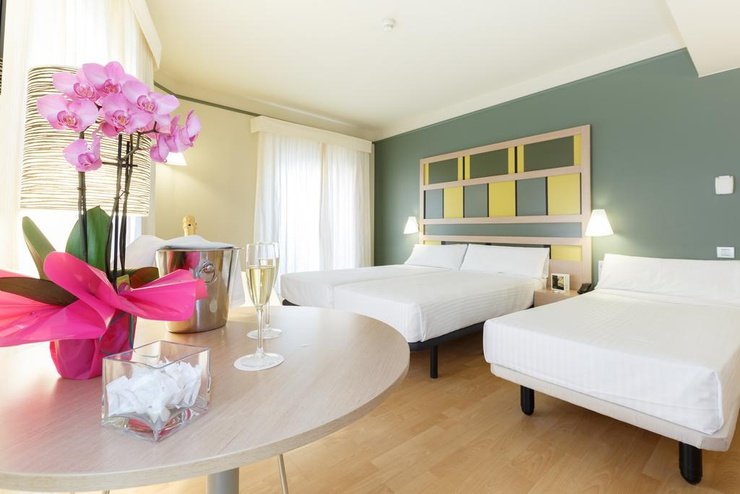 Triple room Ciutat Barcelona Hotel Barcelona Triple room Ciutat Barcelona Hotel Barcelona