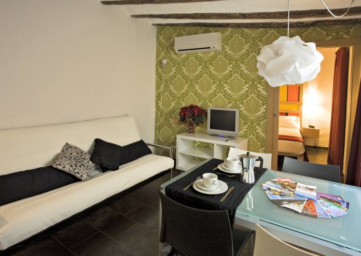 Two-bedroom apartment (1-6 persons) Ciutat Vella Apartaments Barcelona Two-bedroom apartment (1-6 persons) Ciutat Vella Apartaments Barcelona