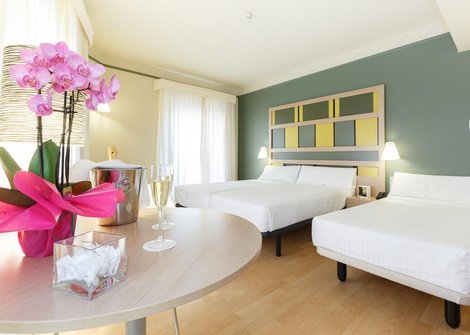 Triple room Ciutat Barcelona Hotel in Barcelona Triple room Ciutat Barcelona Hotel in Barcelona