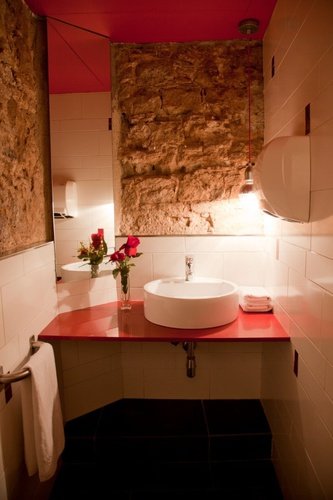 Bathroom Ciutat Vella Apartaments Barcelona